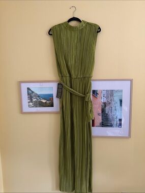 Bebe Olive Green Pleated Sleeveless jumpsuit with Tie Waist